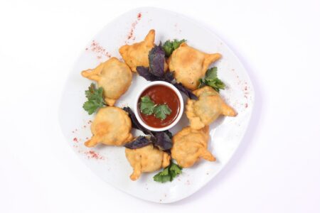 découvrez la cuisine tunisienne : un savoureux mélange de saveurs méditerranéennes et nord-africaines, riche en épices et en traditions.