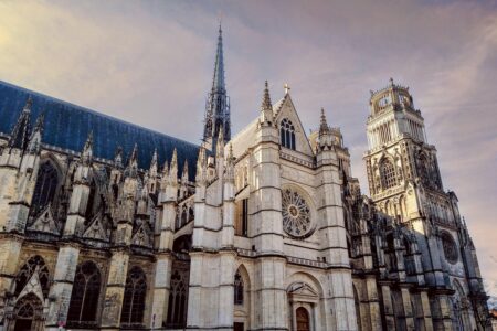 découvrez la région gastronomique française, célèbre pour ses spécialités culinaires authentiques, ses vins raffinés et son art de vivre unique.