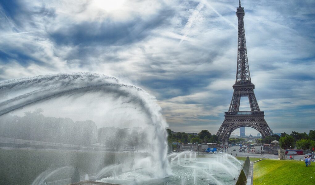 découvrez notre tournée théâtrale captivante alliant performances artistiques et émotions intenses, pour une expérience culturelle inoubliable.