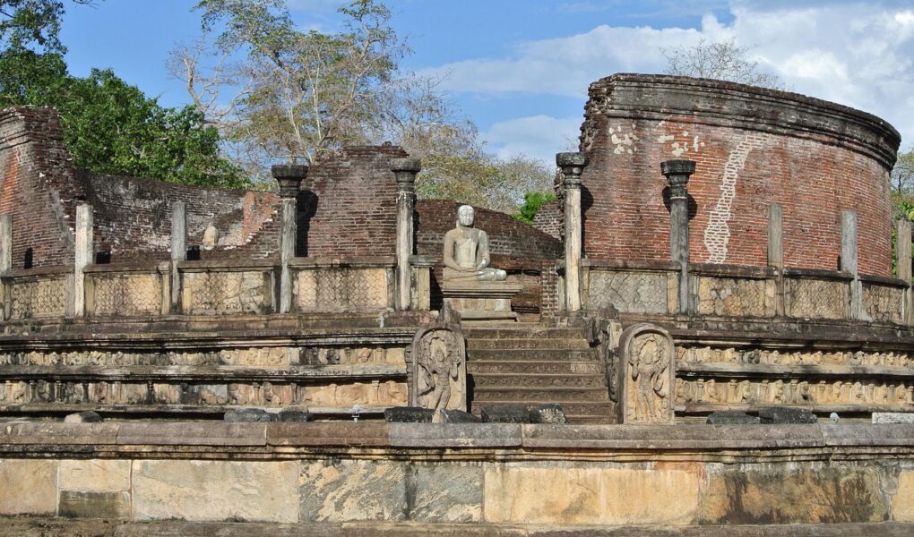 découvrez un voyage inoubliable au sri lanka, entre plages paradisiaques, paysages époustouflants et patrimoine culturel riche.