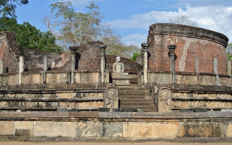 découvrez un voyage inoubliable au sri lanka, entre plages paradisiaques, paysages époustouflants et patrimoine culturel riche.