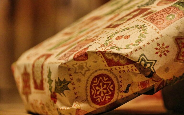 d&eacute;couvrez notre s&eacute;lection de cadeaux de no&euml;l originaux et pour tous les budgets, parfaits pour faire plaisir &agrave; vos proches pendant les f&ecirc;tes.