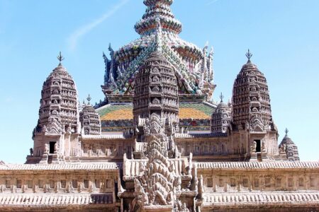 d&eacute;couvrez le guide culturel de bangkok : explorez les temples, mus&eacute;es, traditions et festivals de la vibrante capitale tha&iuml;landaise.