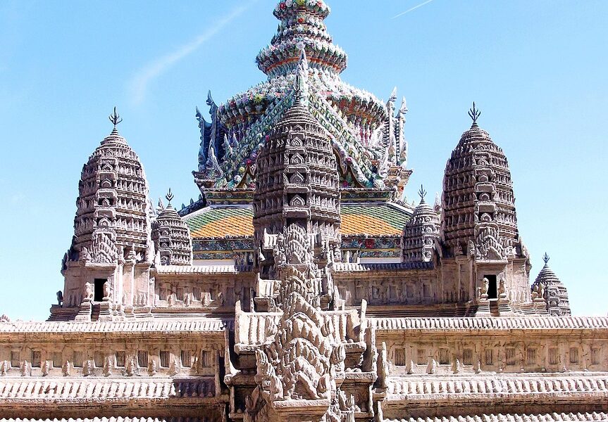 d&eacute;couvrez le guide culturel de bangkok : explorez les temples, mus&eacute;es, traditions et festivals de la vibrante capitale tha&iuml;landaise.