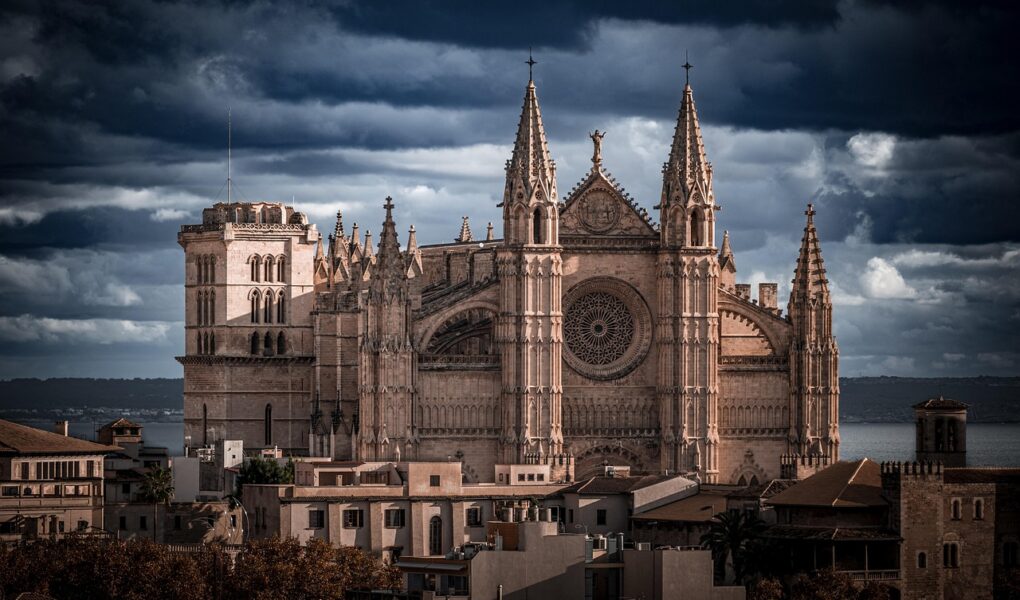 découvrez les destinations touristiques incontournables à visiter absolument lors de vos prochaines vacances. explorez des lieux fascinants, riches en histoire et en culture.