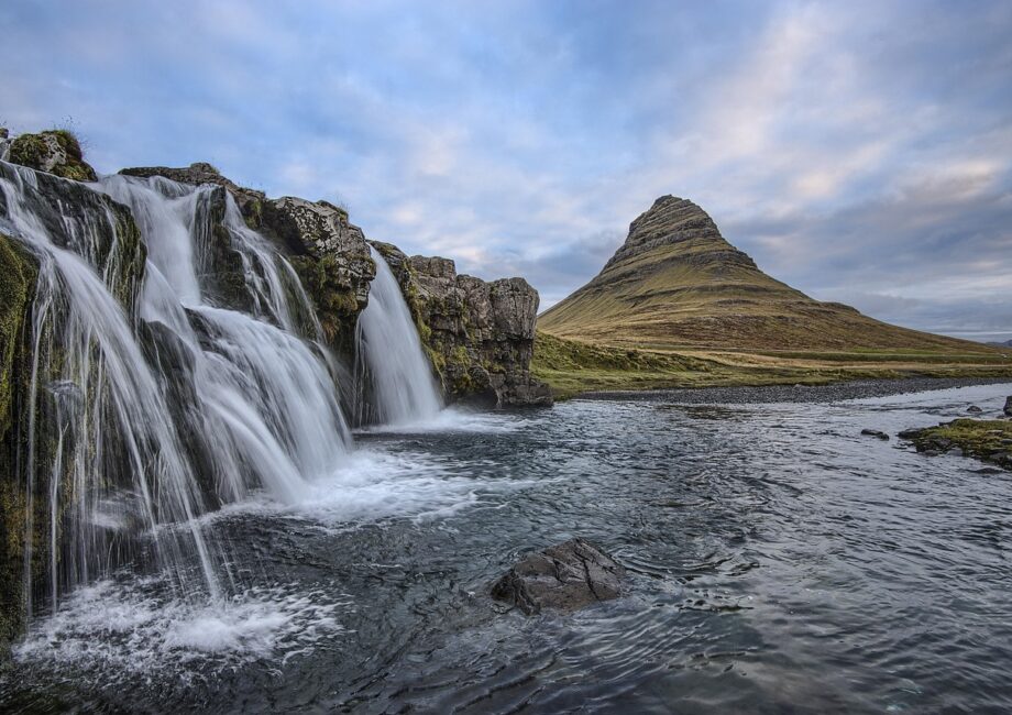 d&eacute;couvrez les merveilles de l'islande en voyage solo : conseils, itin&eacute;raires, et astuces pour une aventure inoubliable en toute s&eacute;curit&eacute;.