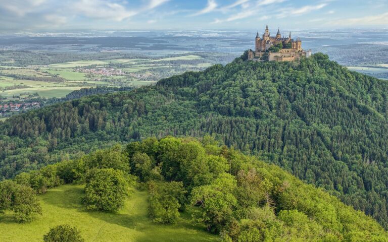 découvrez les attractions touristiques incontournables, lieux emblématiques et activités passionnantes pour enrichir votre voyage et créer des souvenirs inoubliables.