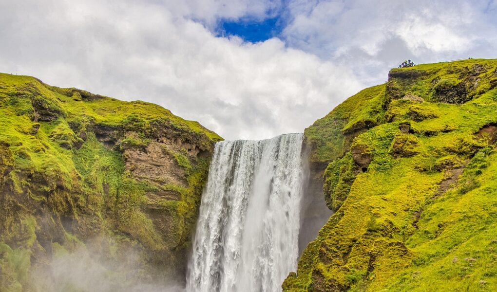 découvrez l'islande, terre de paysages époustouflants, volcans actifs, cascades majestueuses et aurores boréales inoubliables.