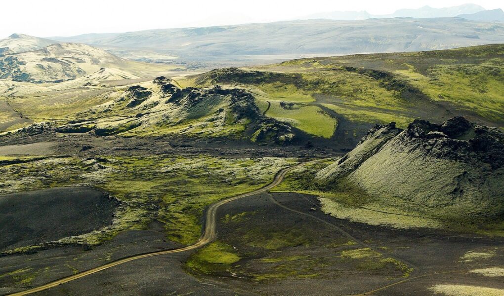 découvrez les applications indispensables pour voyager en islande : itinéraires, météo, traduction et bien plus pour un séjour réussi.