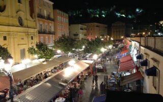 d&eacute;couvrez nice, joyau de la c&ocirc;te d'azur, avec ses plages ensoleill&eacute;es, son charme m&eacute;diterran&eacute;en et son riche patrimoine culturel.