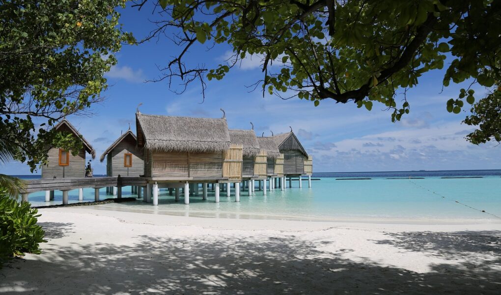 d&eacute;couvrez la c&ocirc;te d'azur, une magnifique r&eacute;gion du sud-est de la france r&eacute;put&eacute;e pour ses plages ensoleill&eacute;es, ses paysages pittoresques, ses villes glamour comme nice et cannes, et son ambiance m&eacute;diterran&eacute;enne unique.