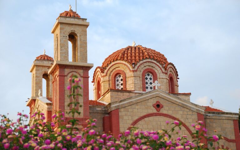 d&eacute;couvrez chypre, une &icirc;le m&eacute;diterran&eacute;enne alliant plages paradisiaques, sites historiques fascinants et une culture riche &agrave; explorer.