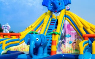 d&eacute;couvrez les parcs d'attractions incontournables pour des journ&eacute;es pleines d'&eacute;motions, d'aventures et de divertissement en famille ou entre amis.