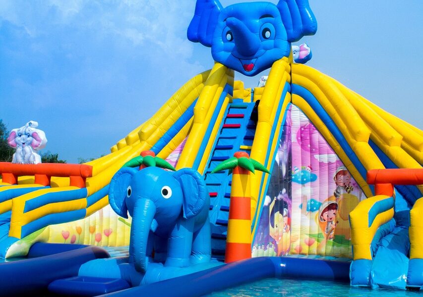 d&eacute;couvrez les parcs d'attractions incontournables pour des journ&eacute;es pleines d'&eacute;motions, d'aventures et de divertissement en famille ou entre amis.