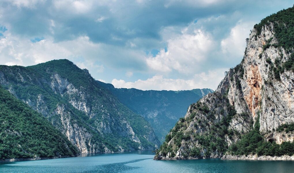d&eacute;couvrez des id&eacute;es de vacances au mont&eacute;n&eacute;gro : plages magnifiques, montagnes impressionnantes, villes historiques et aventures en plein air pour un s&eacute;jour inoubliable.