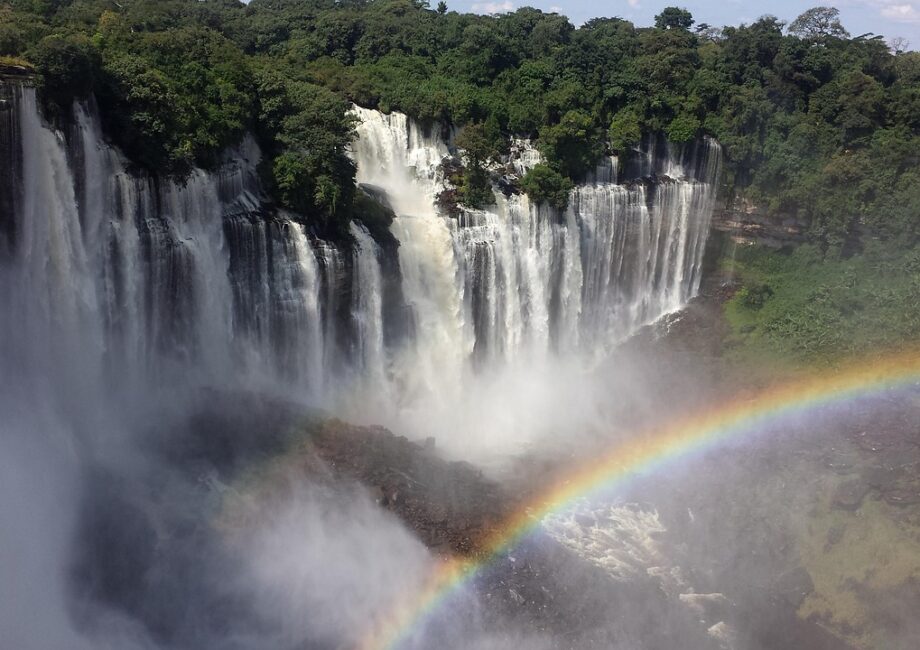 d&eacute;couvrez le tourisme durable : voyager tout en respectant l'environnement, la culture locale et en soutenant les communaut&eacute;s pour un impact positif.