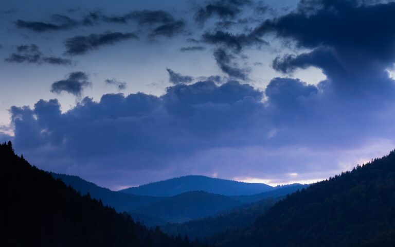 d&eacute;couvrez l'ukraine en 2025 : guide complet pour un voyage inoubliable entre culture, paysages et aventures.