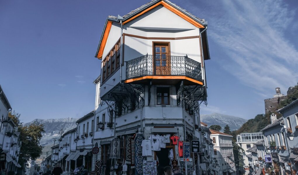 découvrez les meilleures destinations et conseils pour voyager en ukraine et en albanie en 2025. itinéraires, cultures et astuces pour un voyage inoubliable.