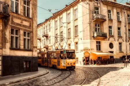 d&eacute;couvrez les merveilles de l'ukraine : conseils de voyage, lieux incontournables, culture riche et aventures uniques pour un s&eacute;jour inoubliable.