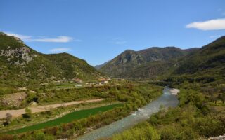 d&eacute;couvrez l'albanie, un joyau m&eacute;connu des balkans, riche en histoire, paysages magnifiques et culture authentique.