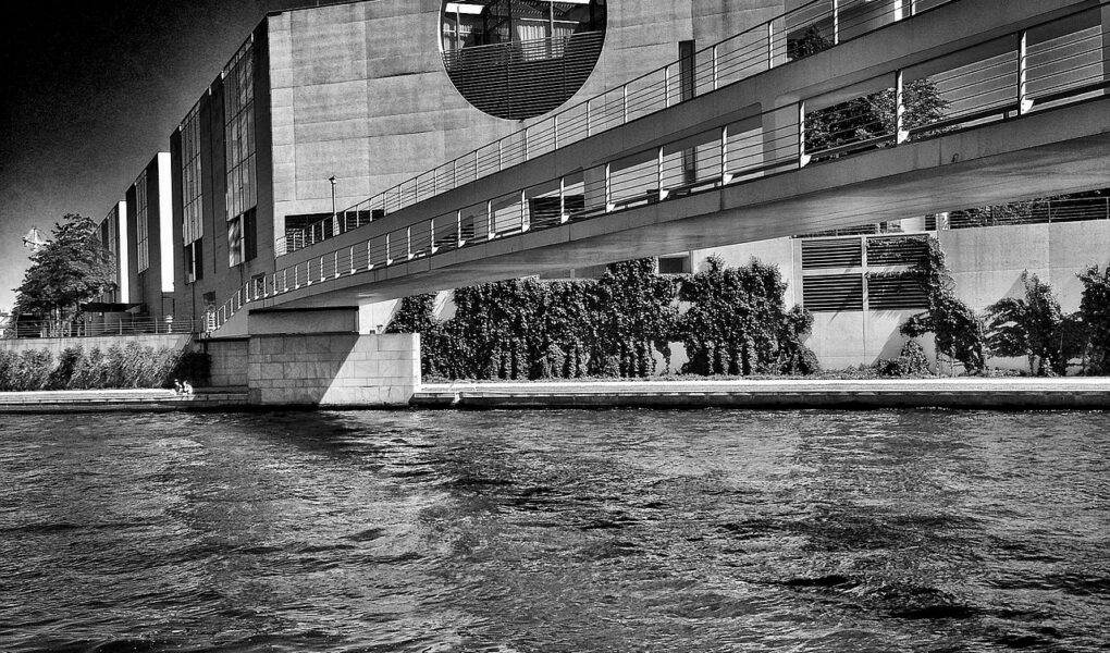 d&eacute;couvrez les derni&egrave;res actualit&eacute;s, analyses et d&eacute;bats sur la politique nationale et internationale. restez inform&eacute; des enjeux majeurs qui fa&ccedil;onnent notre soci&eacute;t&eacute;.