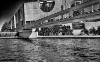 d&eacute;couvrez les derni&egrave;res actualit&eacute;s, analyses et d&eacute;bats sur la politique nationale et internationale. restez inform&eacute; des enjeux majeurs qui fa&ccedil;onnent notre soci&eacute;t&eacute;.