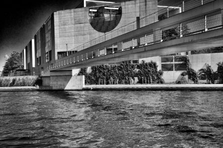 d&eacute;couvrez les derni&egrave;res actualit&eacute;s, analyses et d&eacute;bats sur la politique nationale et internationale. restez inform&eacute; des enjeux majeurs qui fa&ccedil;onnent notre soci&eacute;t&eacute;.