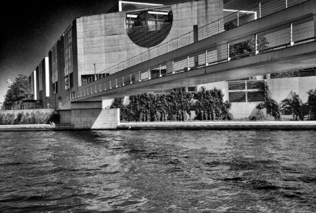 d&eacute;couvrez les derni&egrave;res actualit&eacute;s, analyses et d&eacute;bats sur la politique nationale et internationale. restez inform&eacute; des enjeux majeurs qui fa&ccedil;onnent notre soci&eacute;t&eacute;.