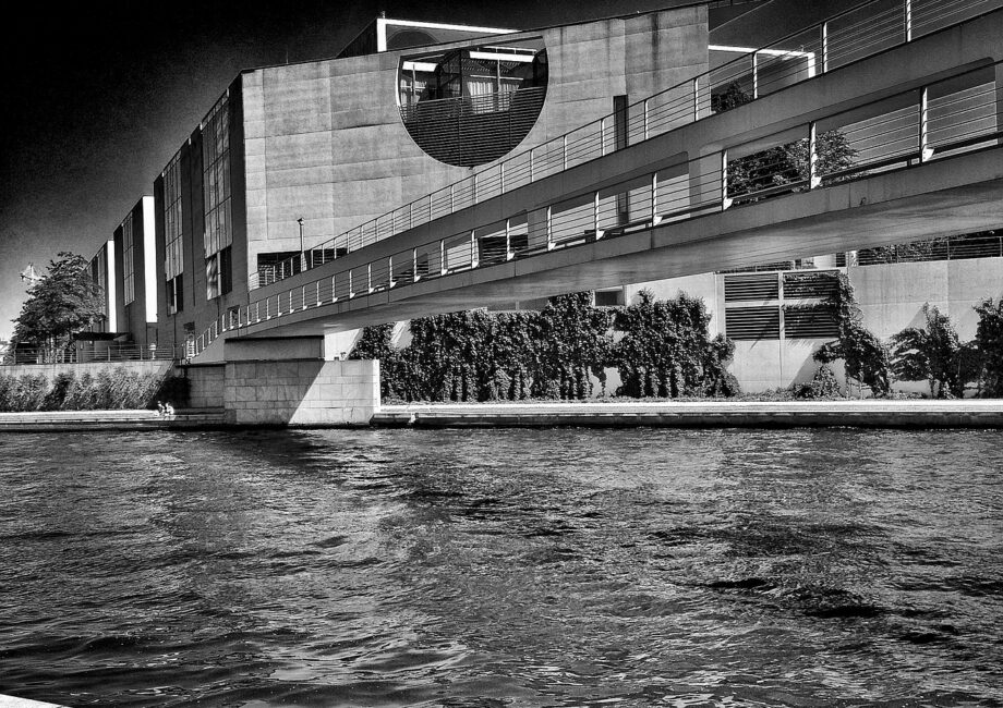 d&eacute;couvrez les derni&egrave;res actualit&eacute;s, analyses et d&eacute;bats sur la politique nationale et internationale. restez inform&eacute; des enjeux majeurs qui fa&ccedil;onnent notre soci&eacute;t&eacute;.