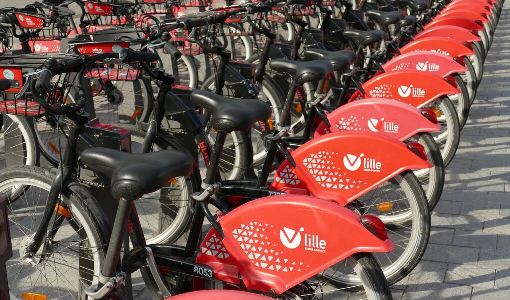 d&eacute;couvrez les services publics essentiels offerts pour r&eacute;pondre aux besoins de la communaut&eacute;, incluant administration, sant&eacute;, &eacute;ducation et s&eacute;curit&eacute;.