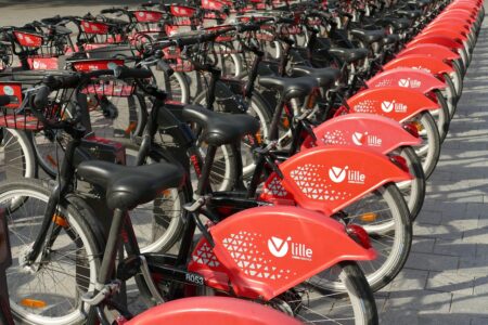 d&eacute;couvrez les services publics essentiels offerts pour r&eacute;pondre aux besoins de la communaut&eacute;, incluant administration, sant&eacute;, &eacute;ducation et s&eacute;curit&eacute;.