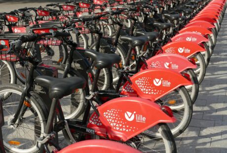 d&eacute;couvrez les services publics essentiels offerts pour r&eacute;pondre aux besoins de la communaut&eacute;, incluant administration, sant&eacute;, &eacute;ducation et s&eacute;curit&eacute;.